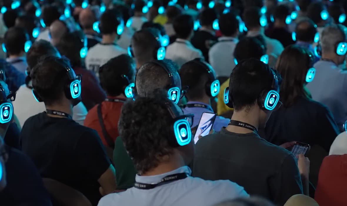 AWS Summit Milano: más de 5.000 auriculares inalámbricos para conferencias AWS Summit Milano: más de 5.000 auriculares inalámbricos para conferencias