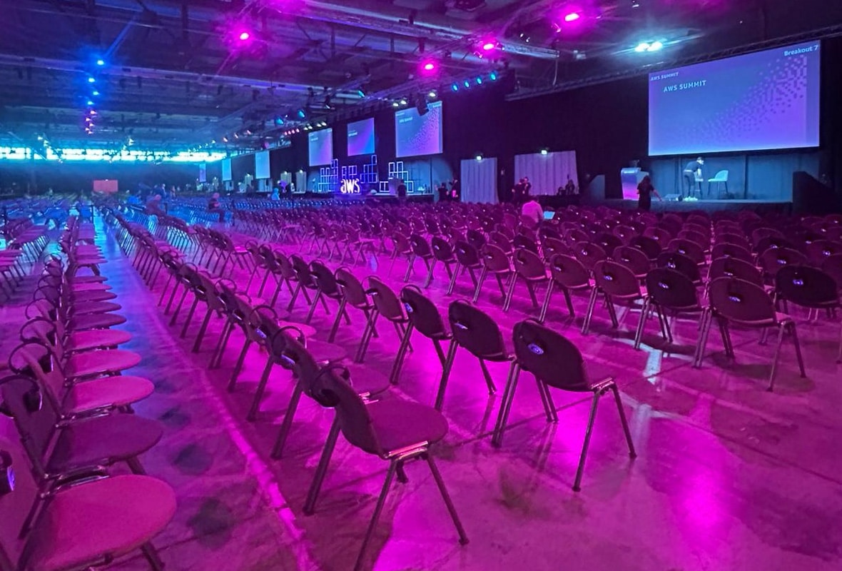 AWS Summit Milano: auriculares inalámbricos Silentsystem en Fiera Milano Rho AWS Summit Milano: auriculares inalámbricos Silentsystem en Fiera Milano Rho