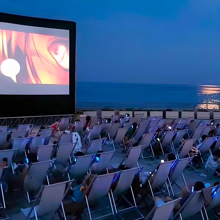 Cine bajo las estrellas en Liguria con auriculares inalámbricos Silentsystem