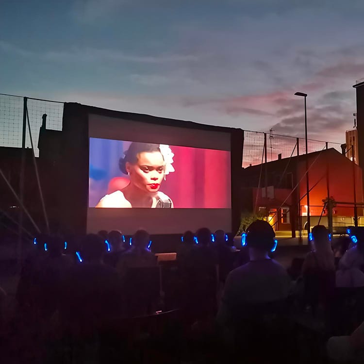 Silent cinema Bolonia con auriculares inalámbricos Silentsystem