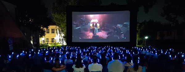 cine Auriculares para cine al aire libre y podcast en directo: guía completa