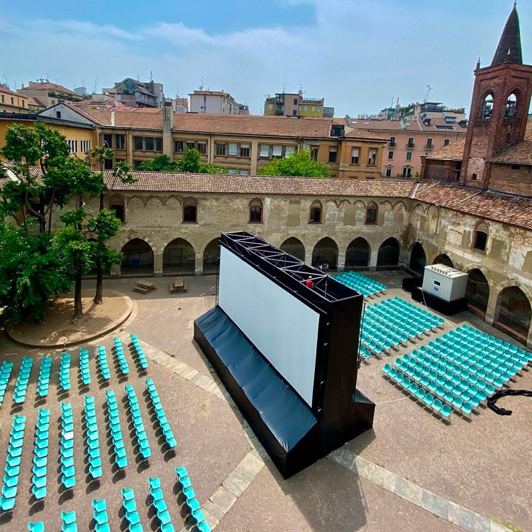 Cine de doble pantalla con auriculares inalámbricos Silentsystem