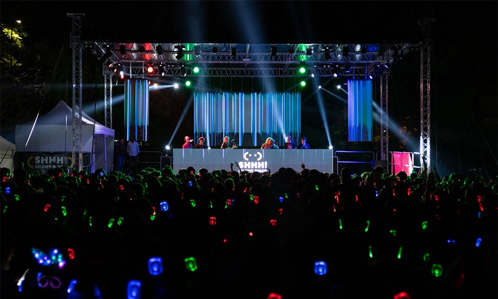 party-silentdisco Alquiler de auriculares silent disco para un concierto al aire libre