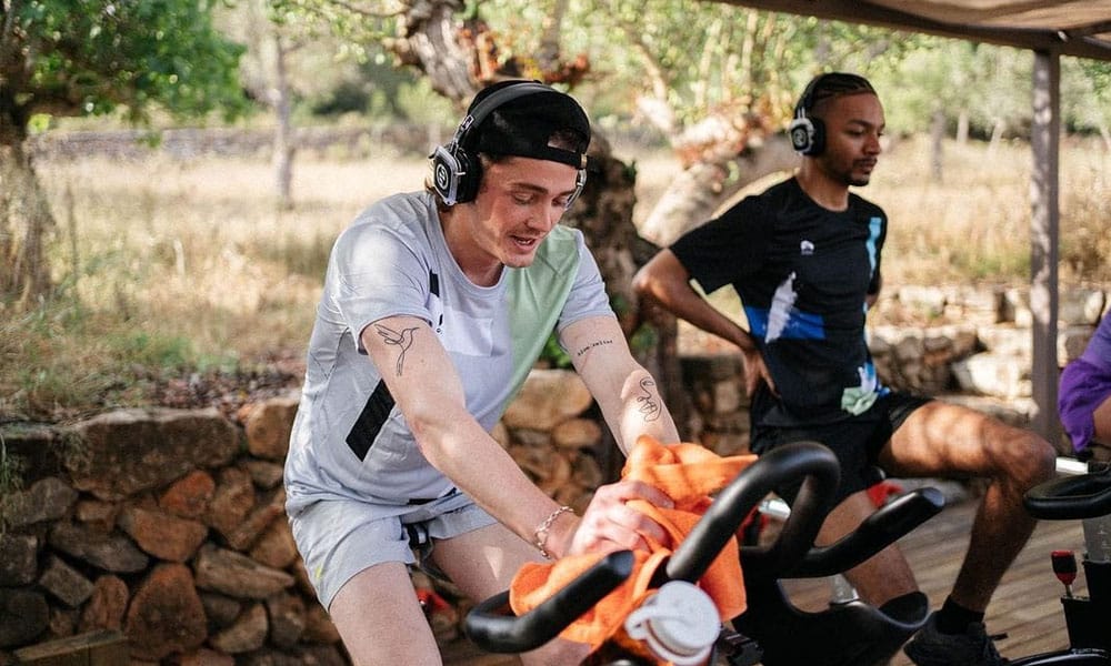 silent-fitness-bicicleta Spinning al aire libre con auriculares inalámbricos